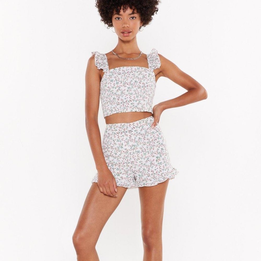 Nasty Gal Days of Flower Lives Floral Crop Top and Shorts Set Yellow - Picture 8 of 9